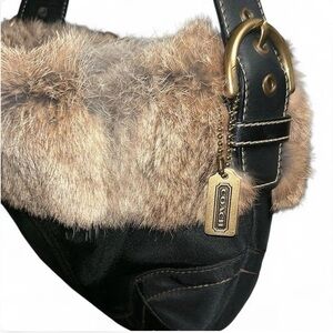 COACH Ski Bunny Y2K Gorpcore Coach
9480 Black Nylon Rabbit Fur Trim
Hobo bag